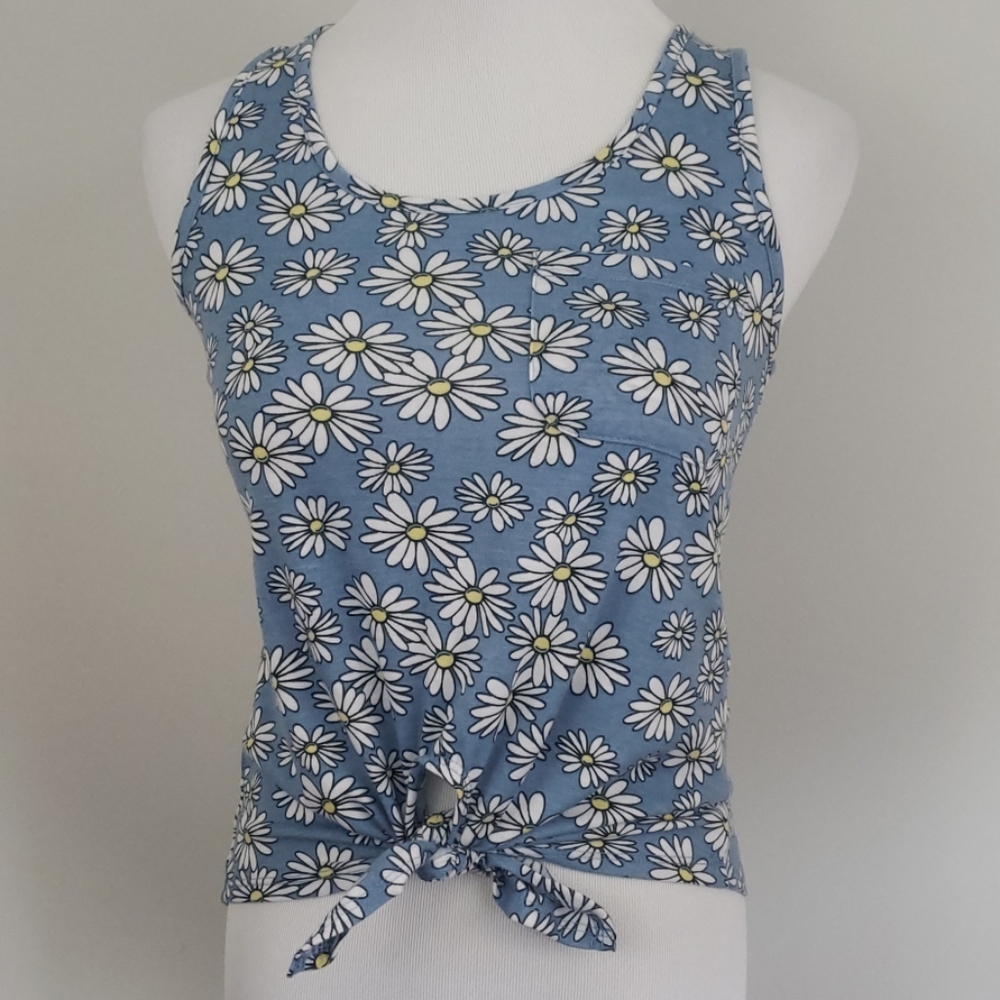 New with tags daisy crop top with tie